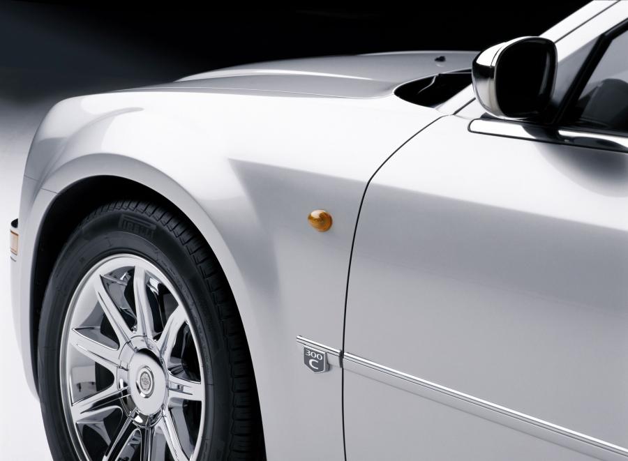 Детали экстерьера Chrysler 300C Touring Concept (LE) 2003 года  (фото 8 из 17)